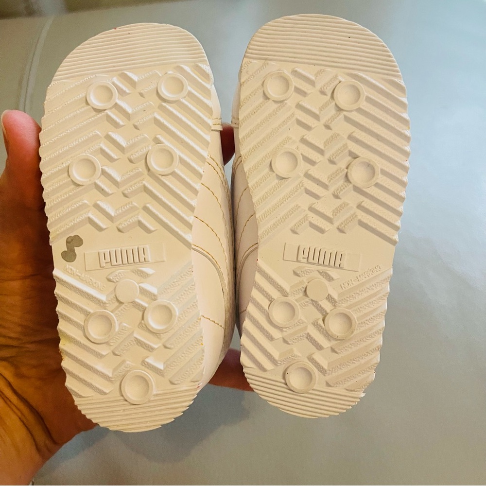 Puma Kids White Sneakers size 5 - Picture 4 of 6